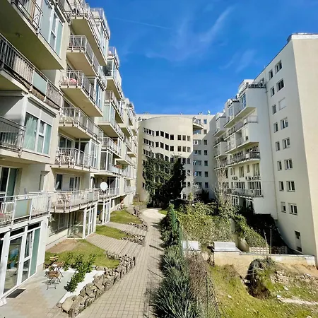 Klauzál 11 I Freeparking * Budapest