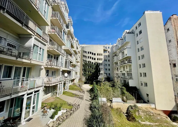 Klauzál 11 I Freeparking * Budapest